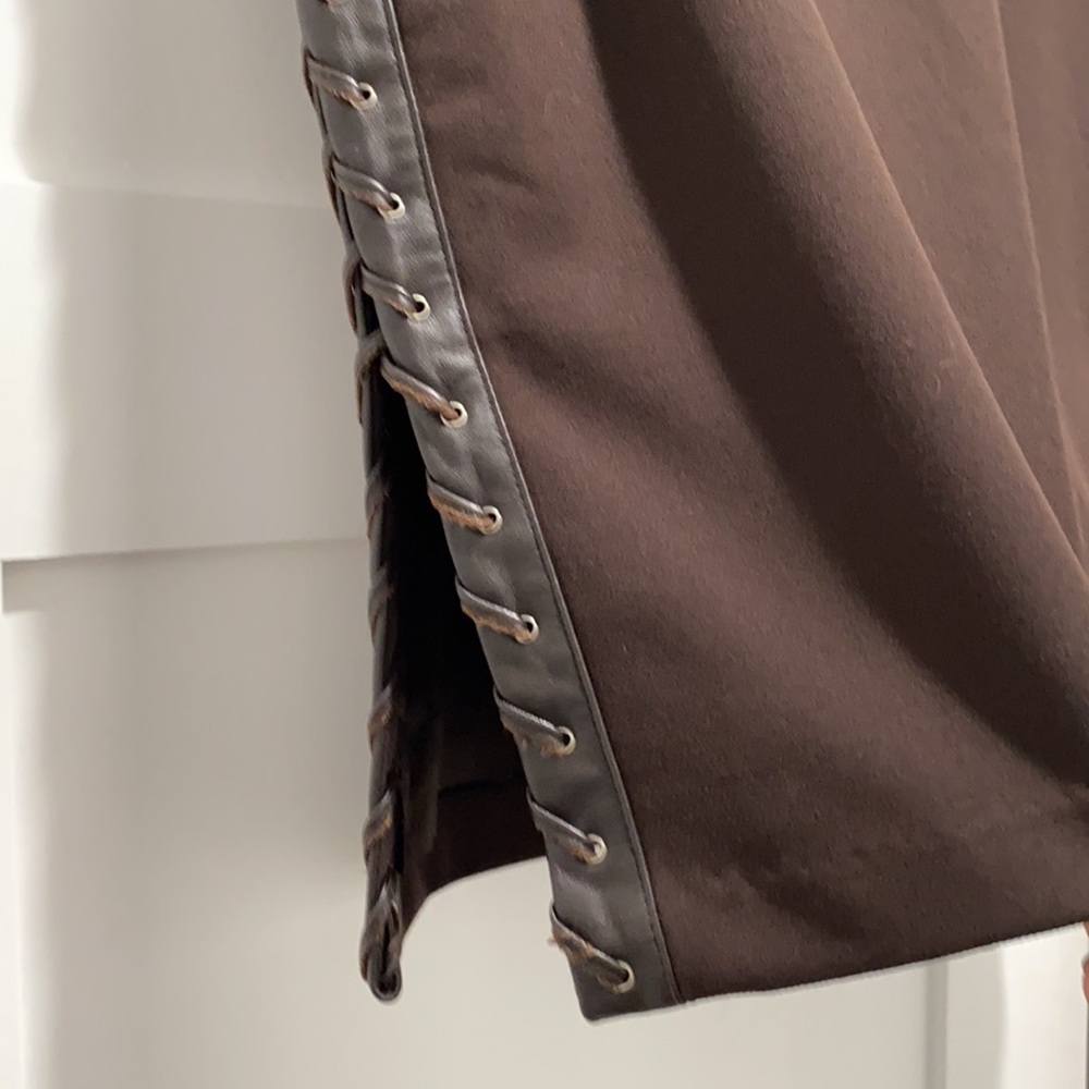 BCBG MaxAzria pencil skirt with leather detail - Picture 2 of 3